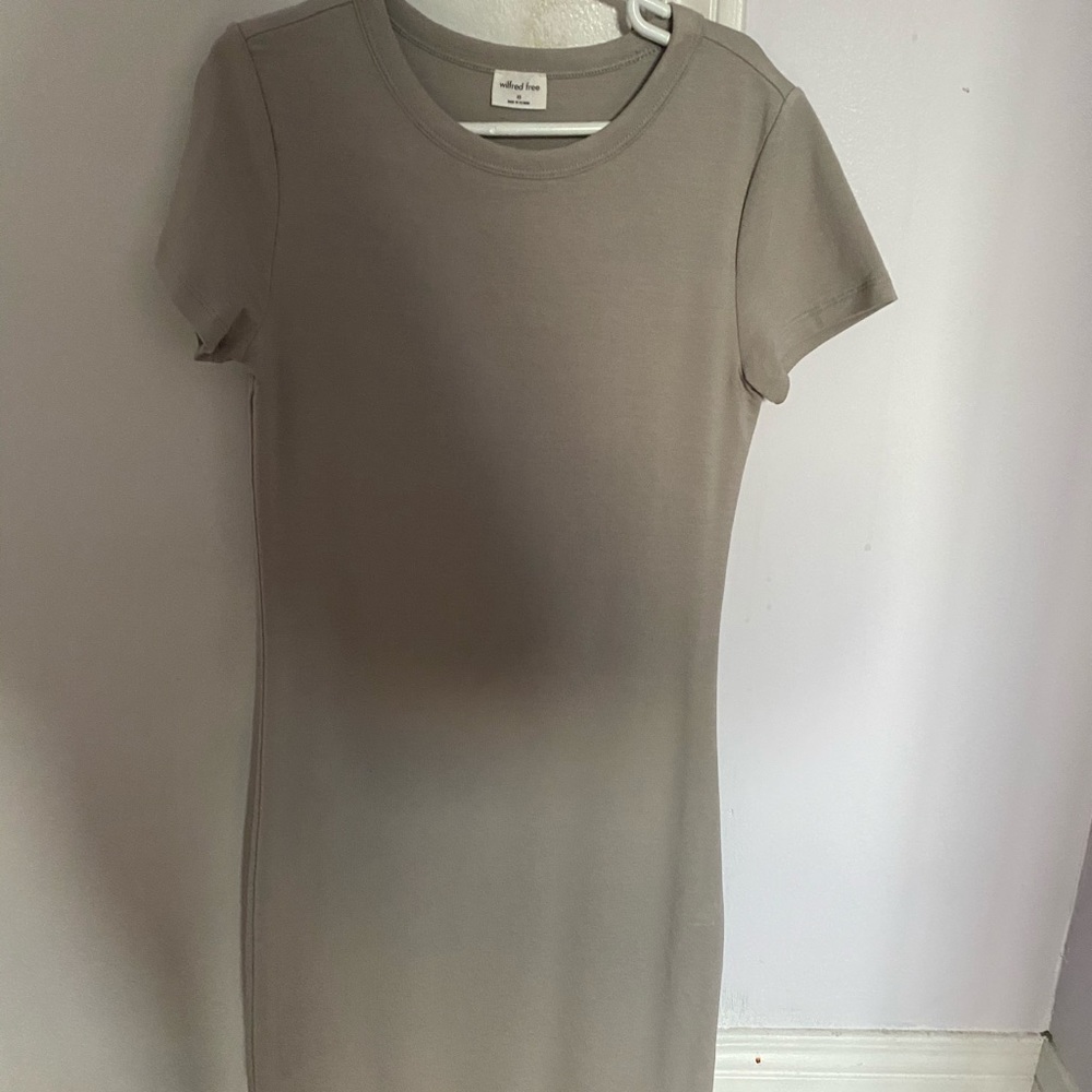 Aritzia t shirt dress - Picture 2 of 2